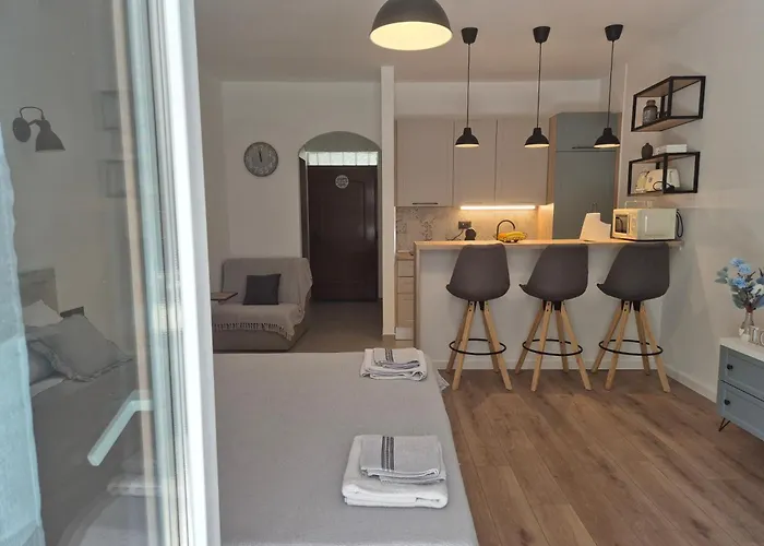 Dama Brodarica (Sibenik-Knin)